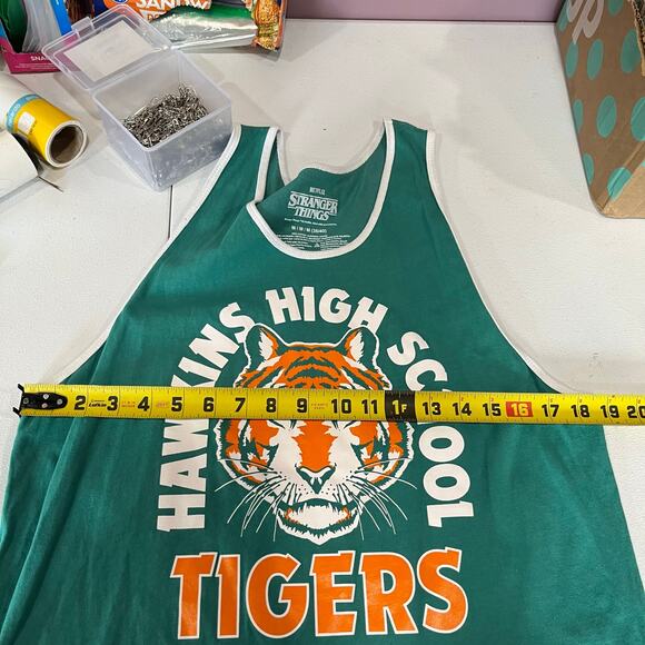 Stranger Things Tank Top Men's Medium Hawkins High School Tiger Logo Green - Picture 4 of 5